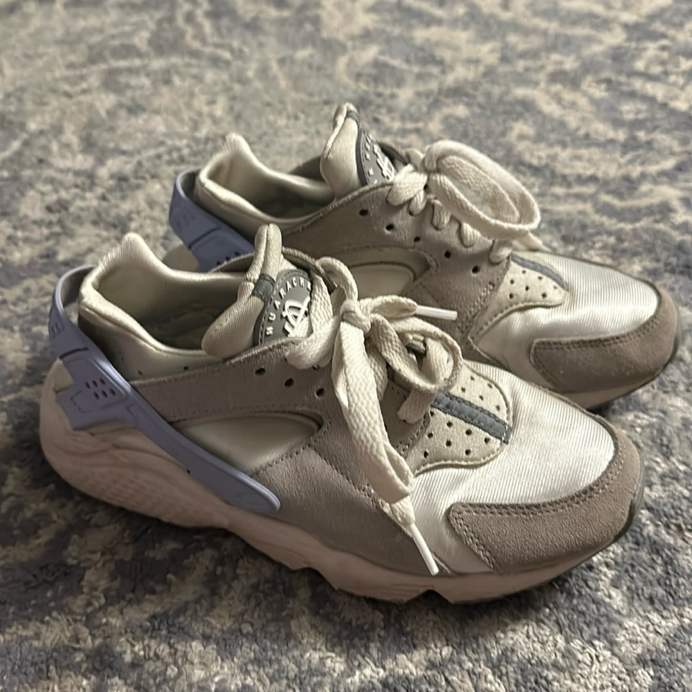 Nike Women's Athletic Shoes - Cream and Gray